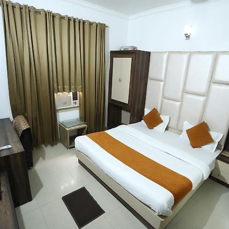 Hotel Malhotra Inn 50 Meter From Golden Temple Amritsar Exteriör bild