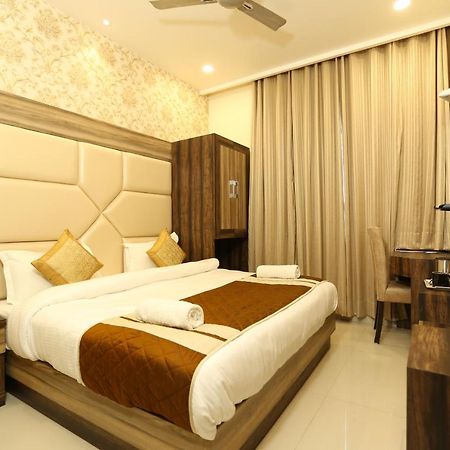Hotel Malhotra Inn 50 Meter From Golden Temple Amritsar Exteriör bild
