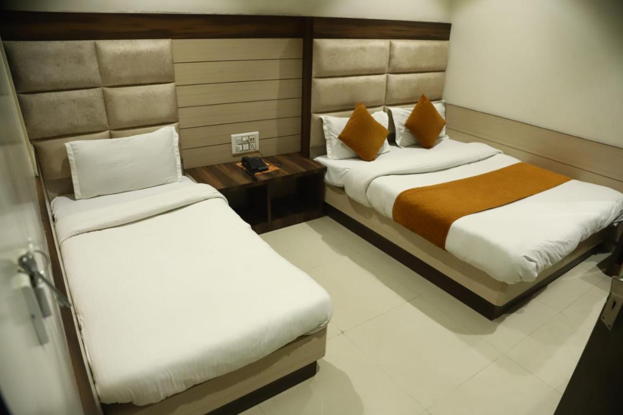Hotel Malhotra Inn 50 Meter From Golden Temple Amritsar Exteriör bild