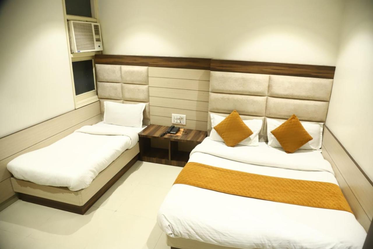 Hotel Malhotra Inn 50 Meter From Golden Temple Amritsar Exteriör bild