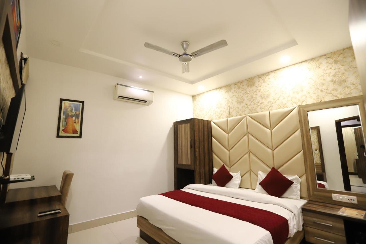 Hotel Malhotra Inn 50 Meter From Golden Temple Amritsar Exteriör bild