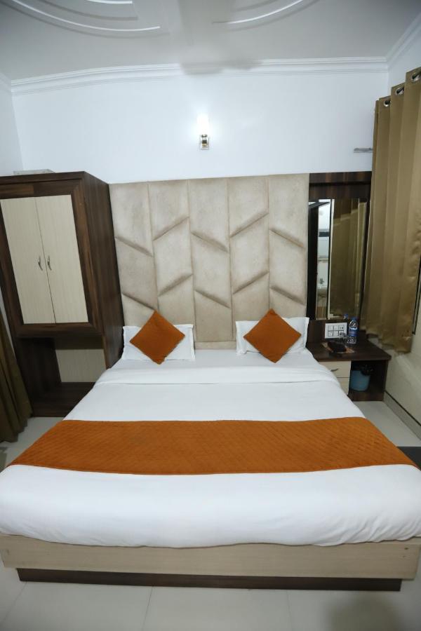 Hotel Malhotra Inn 50 Meter From Golden Temple Amritsar Exteriör bild