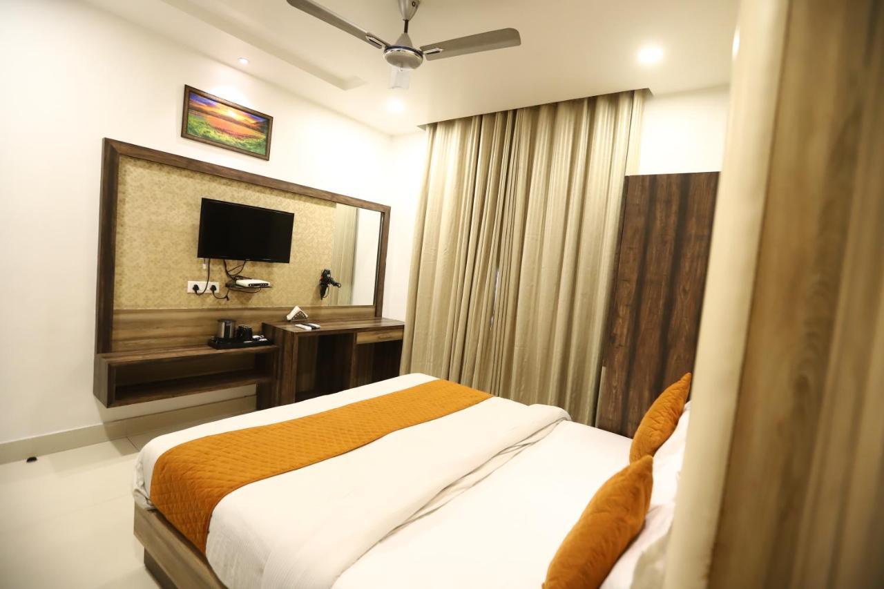 Hotel Malhotra Inn 50 Meter From Golden Temple Amritsar Exteriör bild