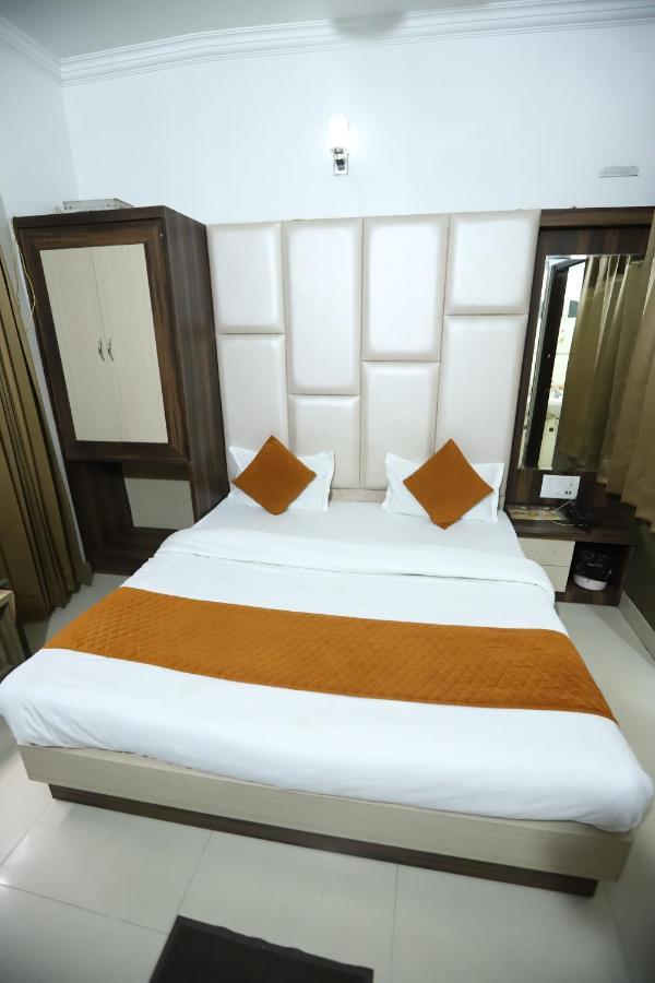 Hotel Malhotra Inn 50 Meter From Golden Temple Amritsar Exteriör bild