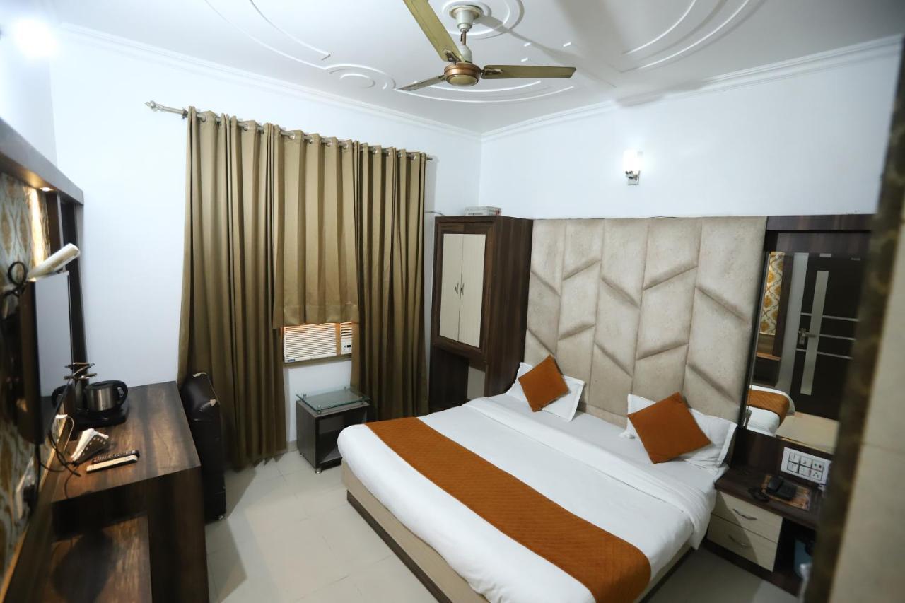 Hotel Malhotra Inn 50 Meter From Golden Temple Amritsar Exteriör bild