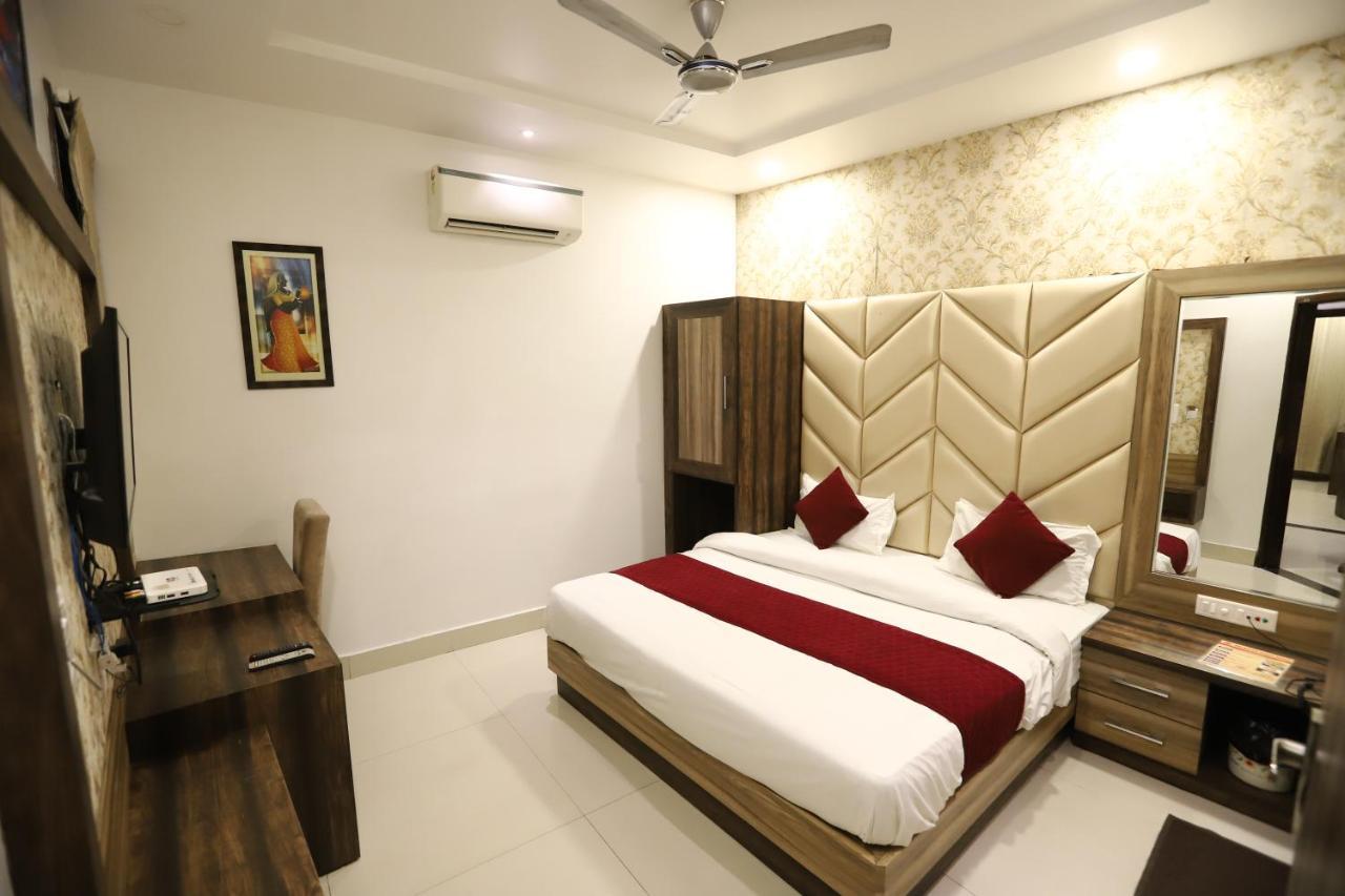 Hotel Malhotra Inn 50 Meter From Golden Temple Amritsar Exteriör bild