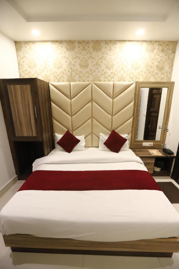 Hotel Malhotra Inn 50 Meter From Golden Temple Amritsar Exteriör bild