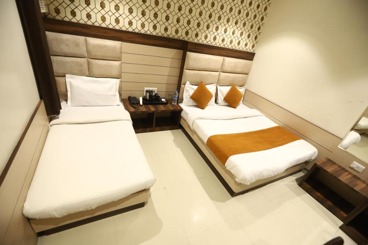 Hotel Malhotra Inn 50 Meter From Golden Temple Amritsar Exteriör bild