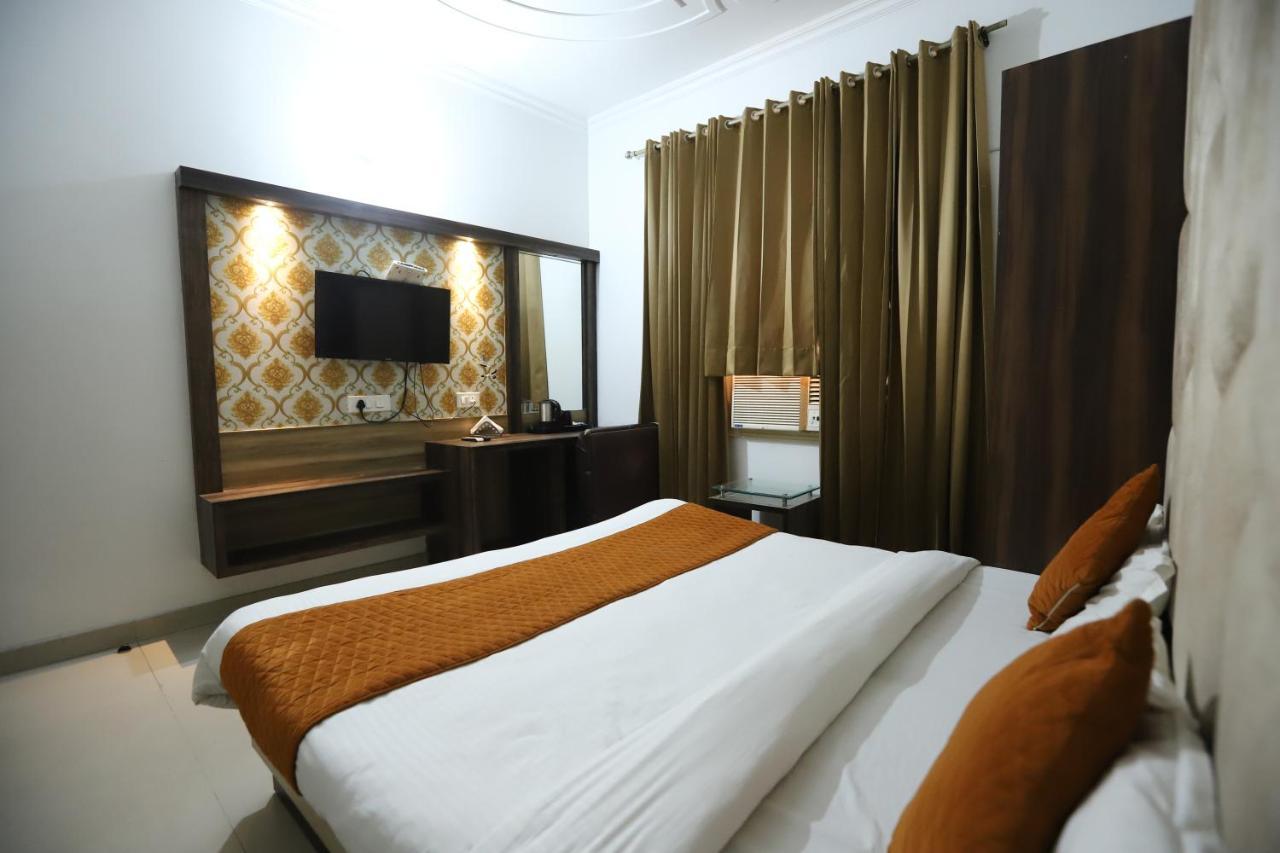 Hotel Malhotra Inn 50 Meter From Golden Temple Amritsar Exteriör bild