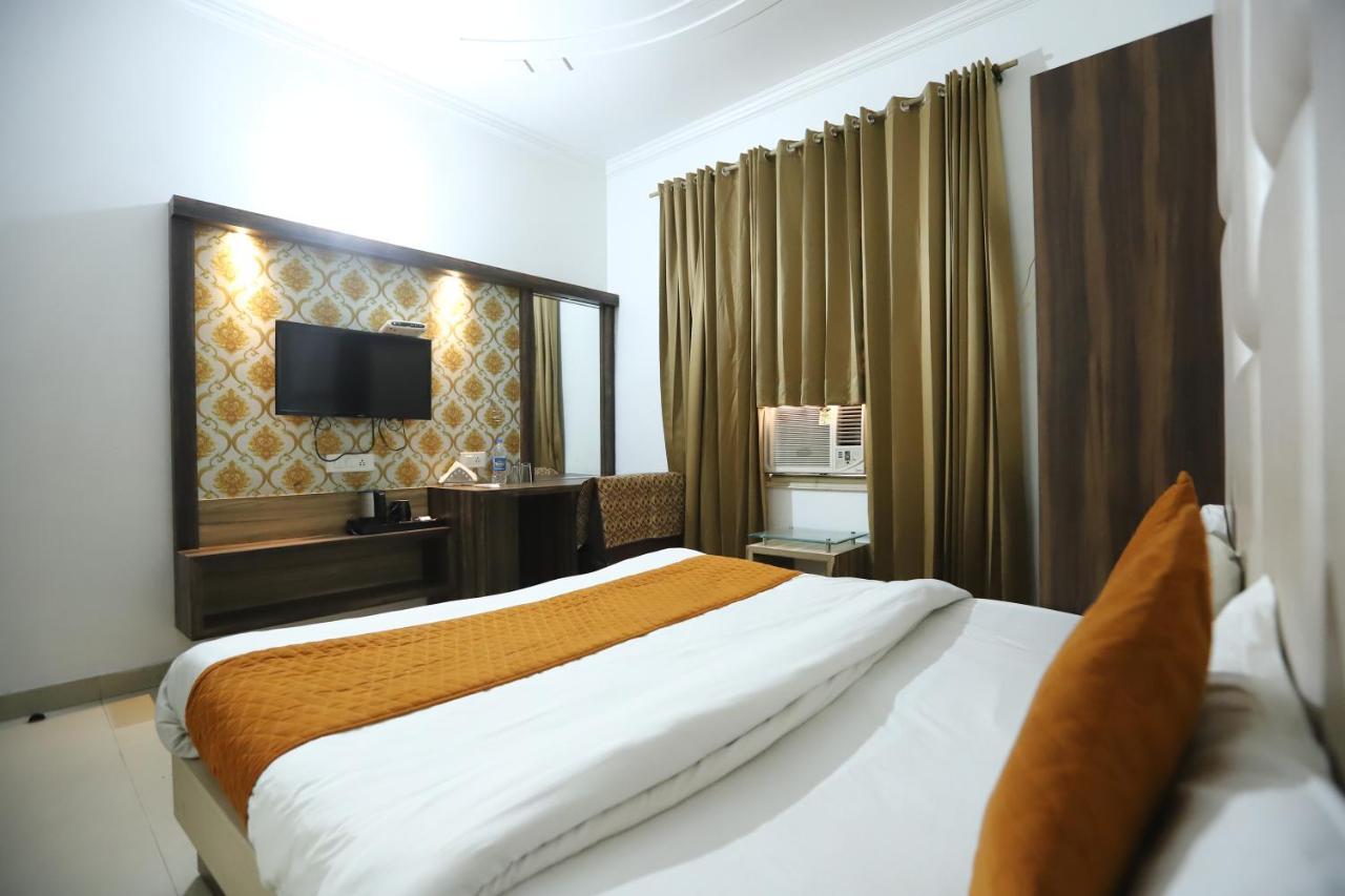 Hotel Malhotra Inn 50 Meter From Golden Temple Amritsar Exteriör bild