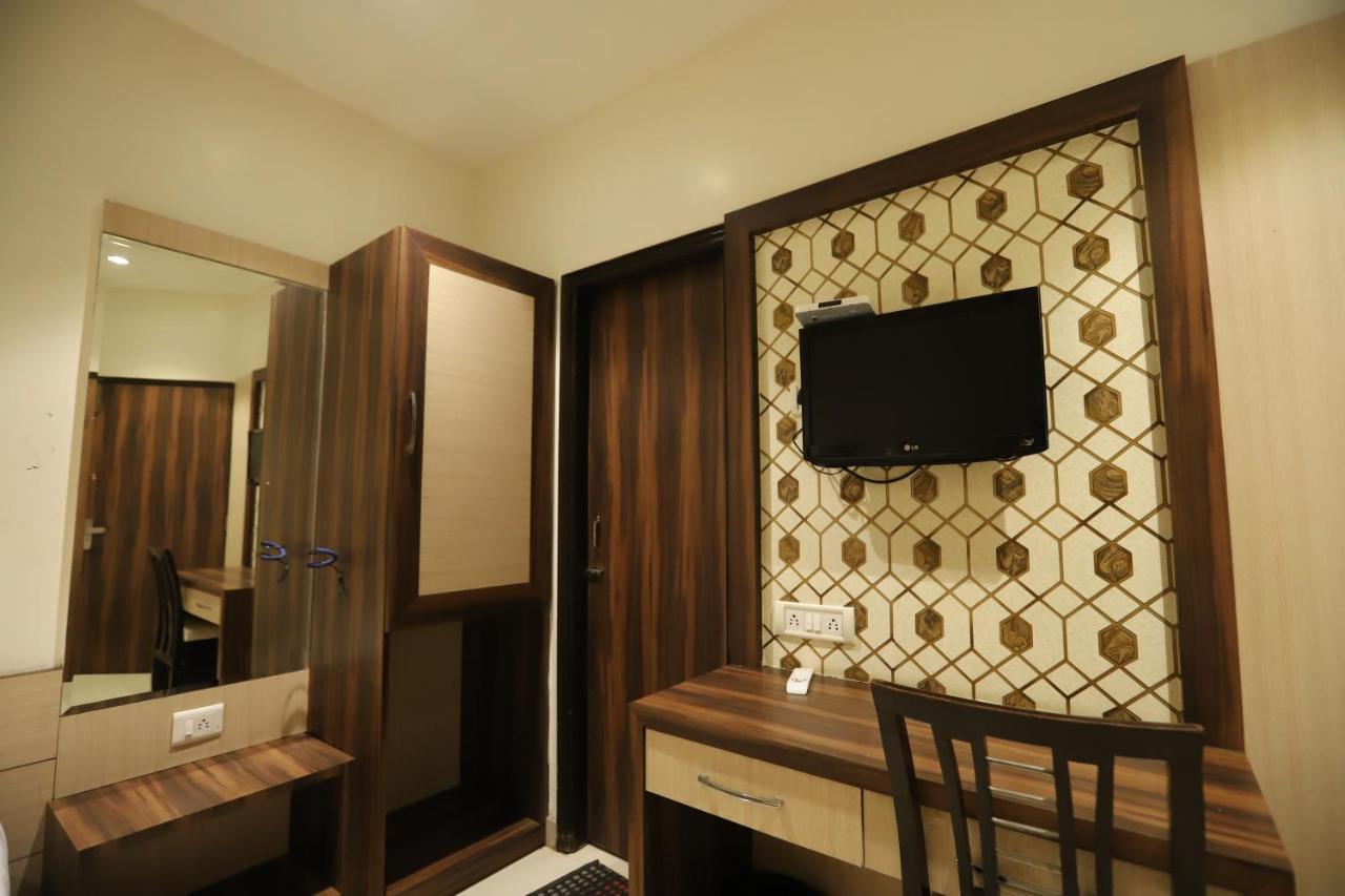Hotel Malhotra Inn 50 Meter From Golden Temple Amritsar Exteriör bild
