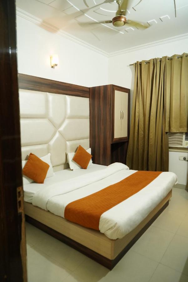 Hotel Malhotra Inn 50 Meter From Golden Temple Amritsar Exteriör bild