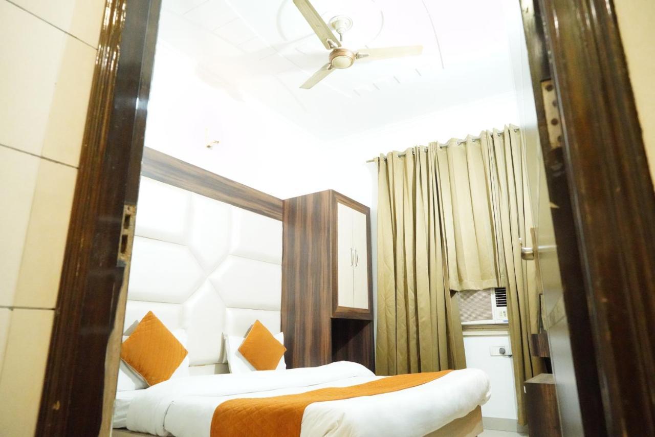 Hotel Malhotra Inn 50 Meter From Golden Temple Amritsar Exteriör bild