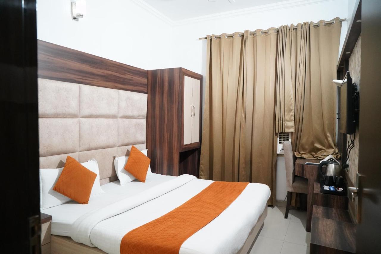 Hotel Malhotra Inn 50 Meter From Golden Temple Amritsar Exteriör bild