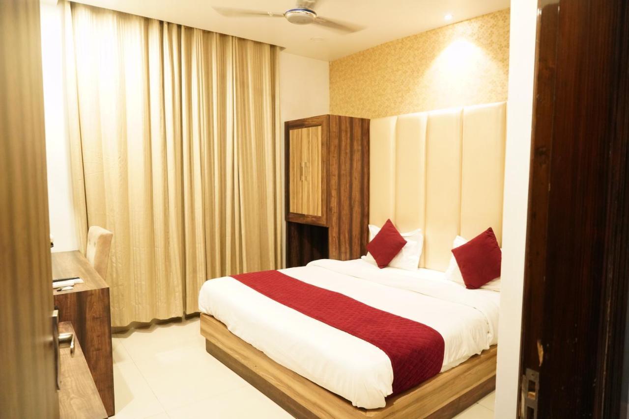 Hotel Malhotra Inn 50 Meter From Golden Temple Amritsar Exteriör bild