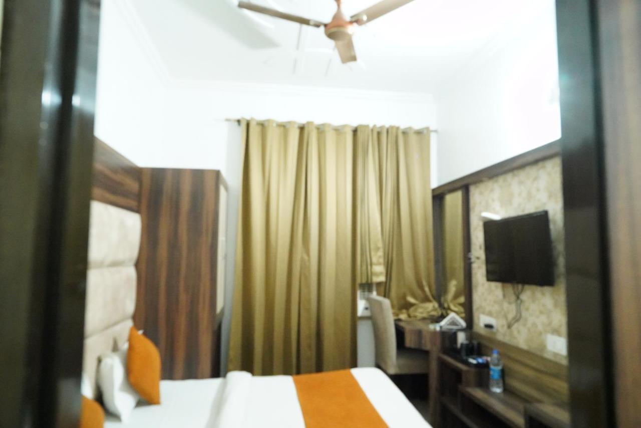 Hotel Malhotra Inn 50 Meter From Golden Temple Amritsar Exteriör bild