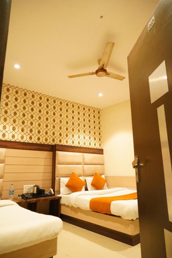 Hotel Malhotra Inn 50 Meter From Golden Temple Amritsar Exteriör bild