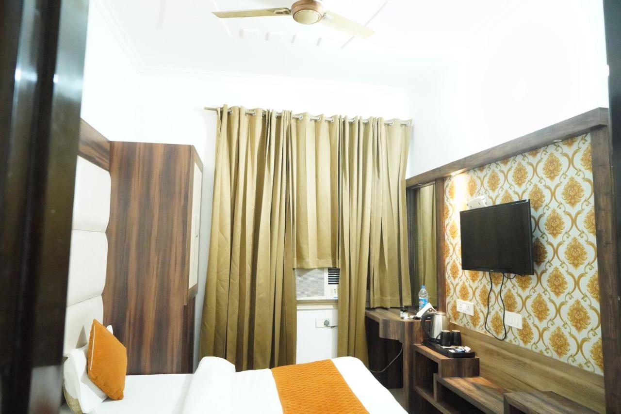 Hotel Malhotra Inn 50 Meter From Golden Temple Amritsar Exteriör bild