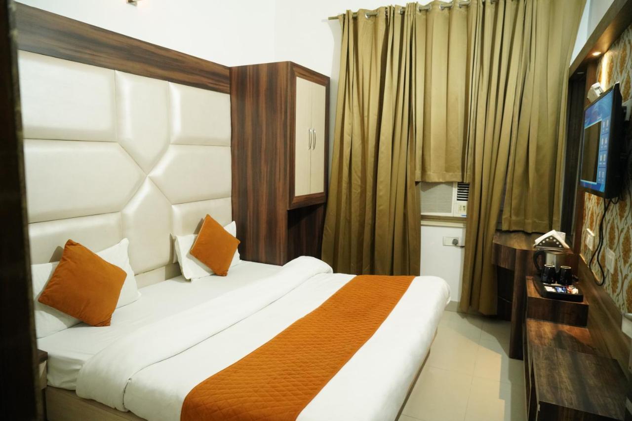 Hotel Malhotra Inn 50 Meter From Golden Temple Amritsar Exteriör bild