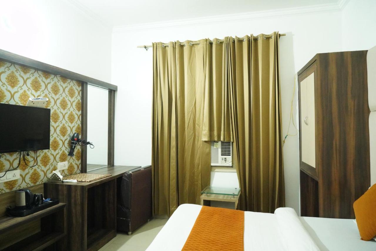 Hotel Malhotra Inn 50 Meter From Golden Temple Amritsar Exteriör bild