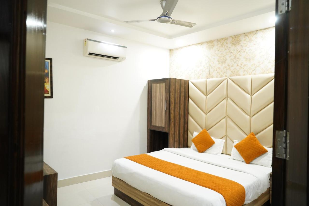Hotel Malhotra Inn 50 Meter From Golden Temple Amritsar Exteriör bild