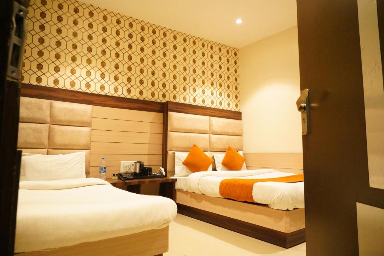 Hotel Malhotra Inn 50 Meter From Golden Temple Amritsar Exteriör bild
