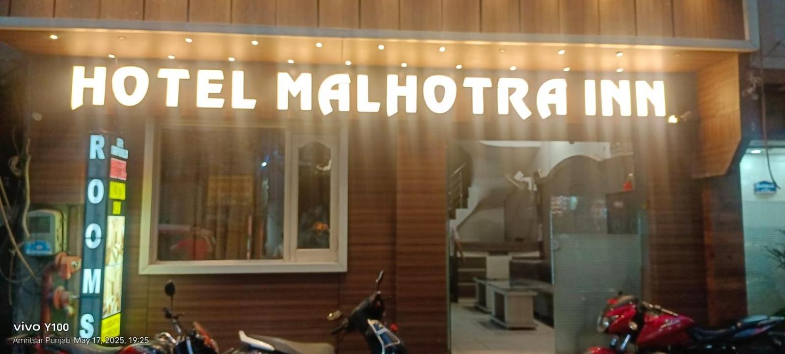 Hotel Malhotra Inn 50 Meter From Golden Temple Amritsar Exteriör bild