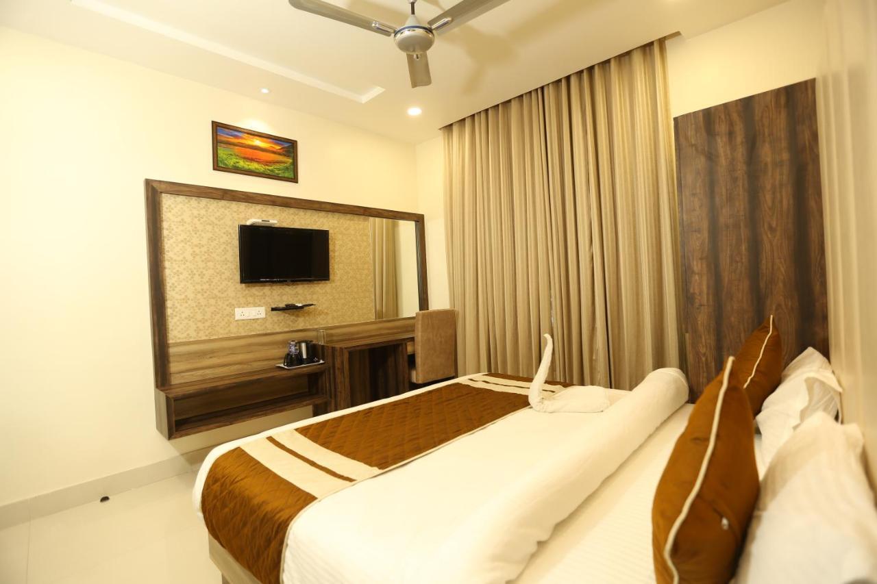 Hotel Malhotra Inn 50 Meter From Golden Temple Amritsar Exteriör bild