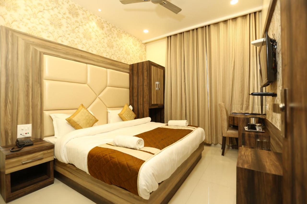 Hotel Malhotra Inn 50 Meter From Golden Temple Amritsar Exteriör bild