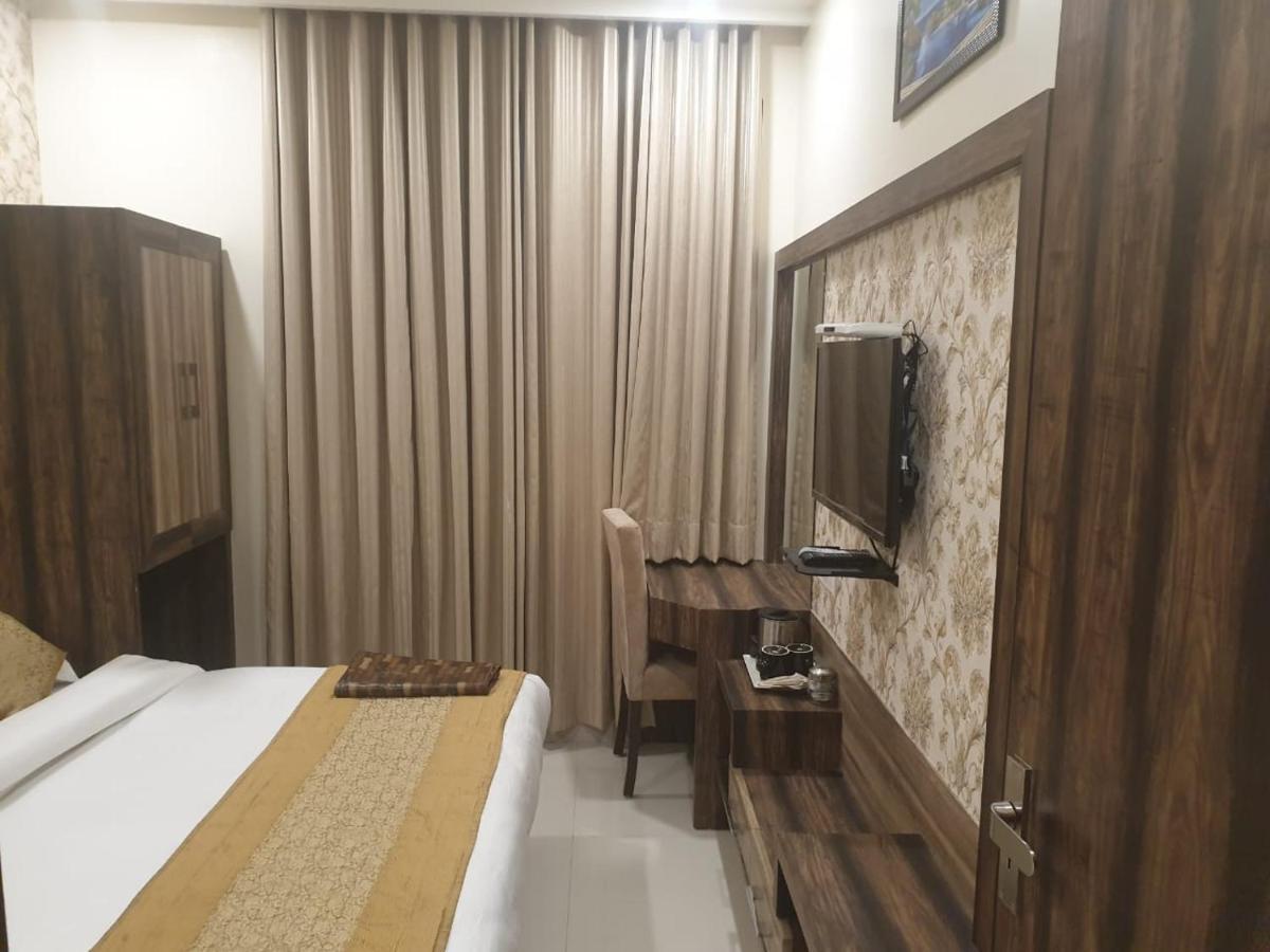 Hotel Malhotra Inn 50 Meter From Golden Temple Amritsar Exteriör bild