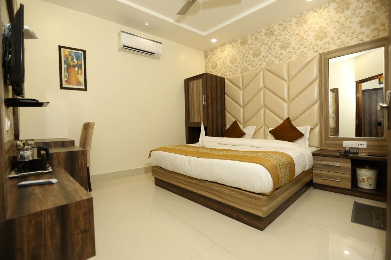 Hotel Malhotra Inn 50 Meter From Golden Temple Amritsar Exteriör bild